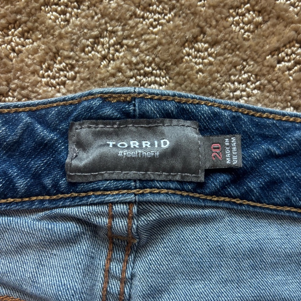 Torrid Denim Shorts size 20 - Picture 3 of 9